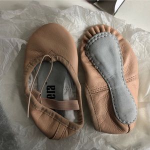 Ballet shoe size 9 child NEW